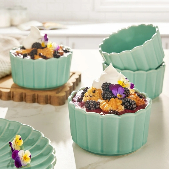 💕 New Set of Four Green Scalloped Colette Ramekin Bowls - Picture 1 of 5